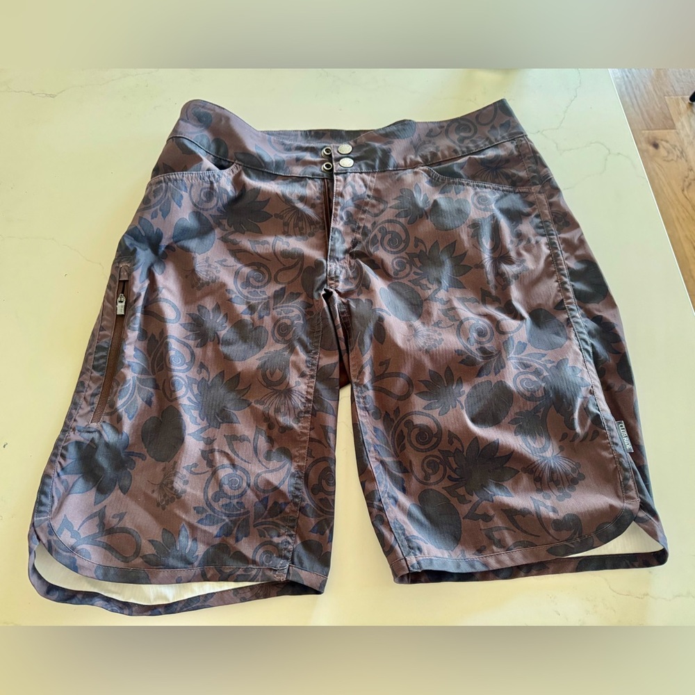 Club Ride Women’s Savvy MTB Cycling Shorts 9” inseam, hardly worn, size small.